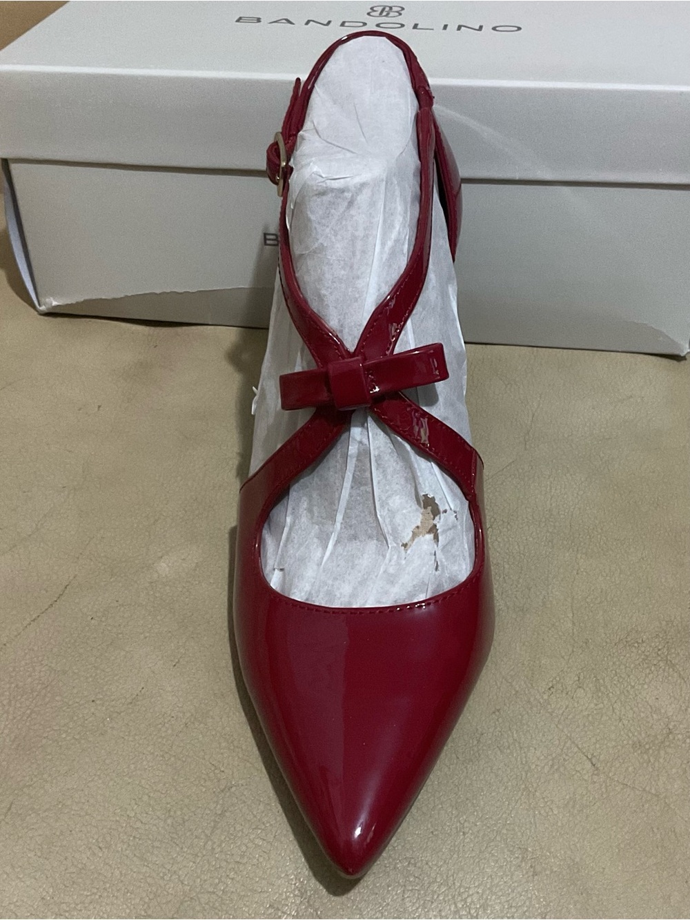 Bandolino Zeffer3 Red Patent T-Strap Bow Pointed Toe Kitten Heels 7.5M - Picture 3 of 8